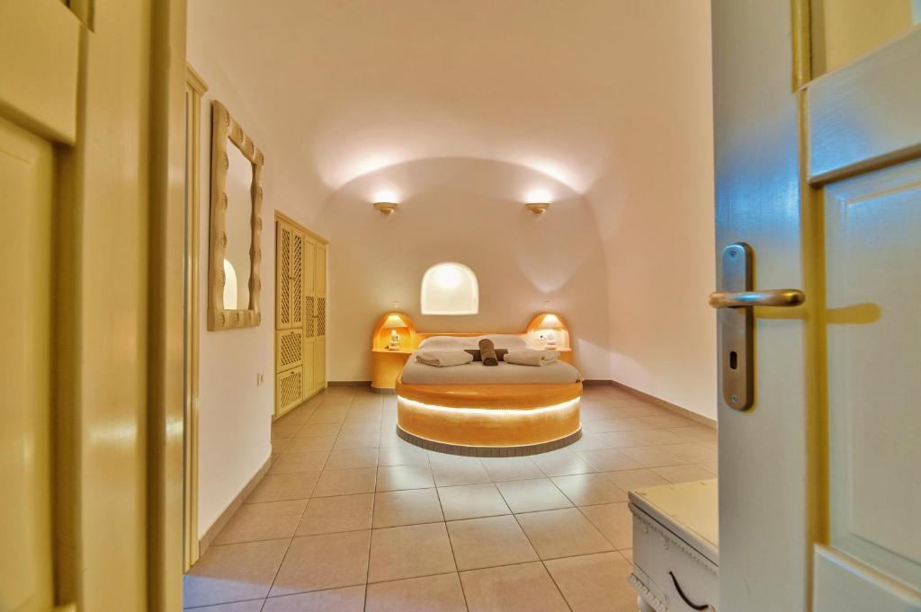 Chroma Daire Oia